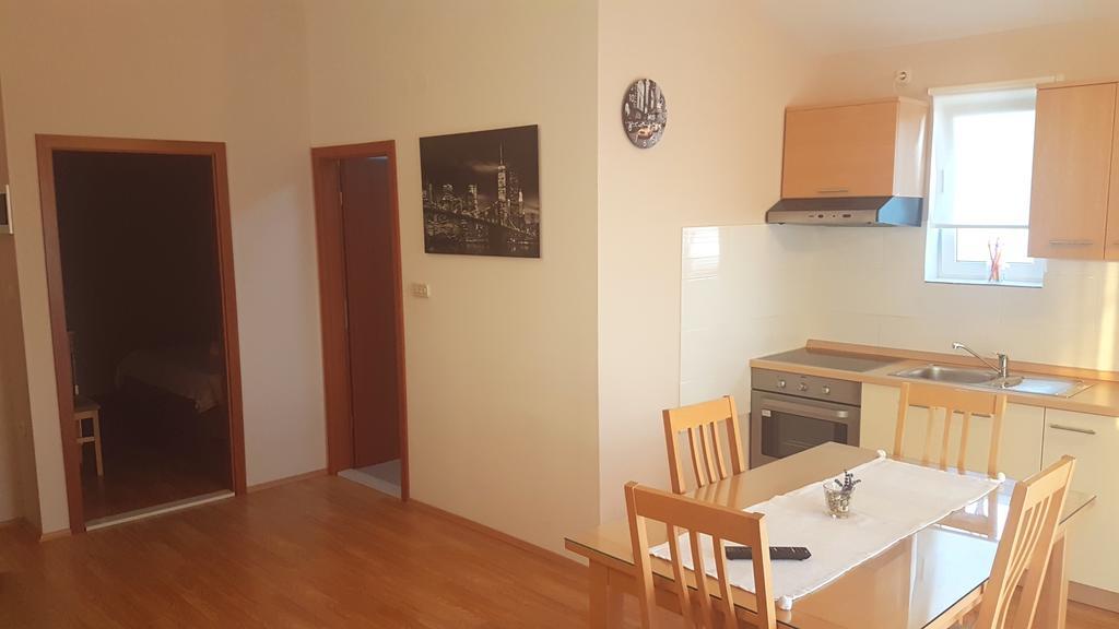 Apartments Mrdelja 브르시 외부 사진
